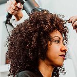 In England steht nun das Frisieren von Afro-Haar auf dem Lehrplan