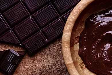 Die neue, limitierte Pflegeserie Estel Chocolatier verwöhnt mit Aromen von Schokolade Haare und Sinne