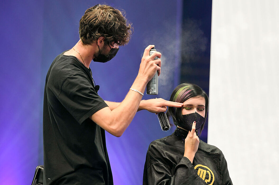 Finish with Hairspray! Sebastian Issey Sparacia beim beim Kao Salon Virtual Digital Experience 2020